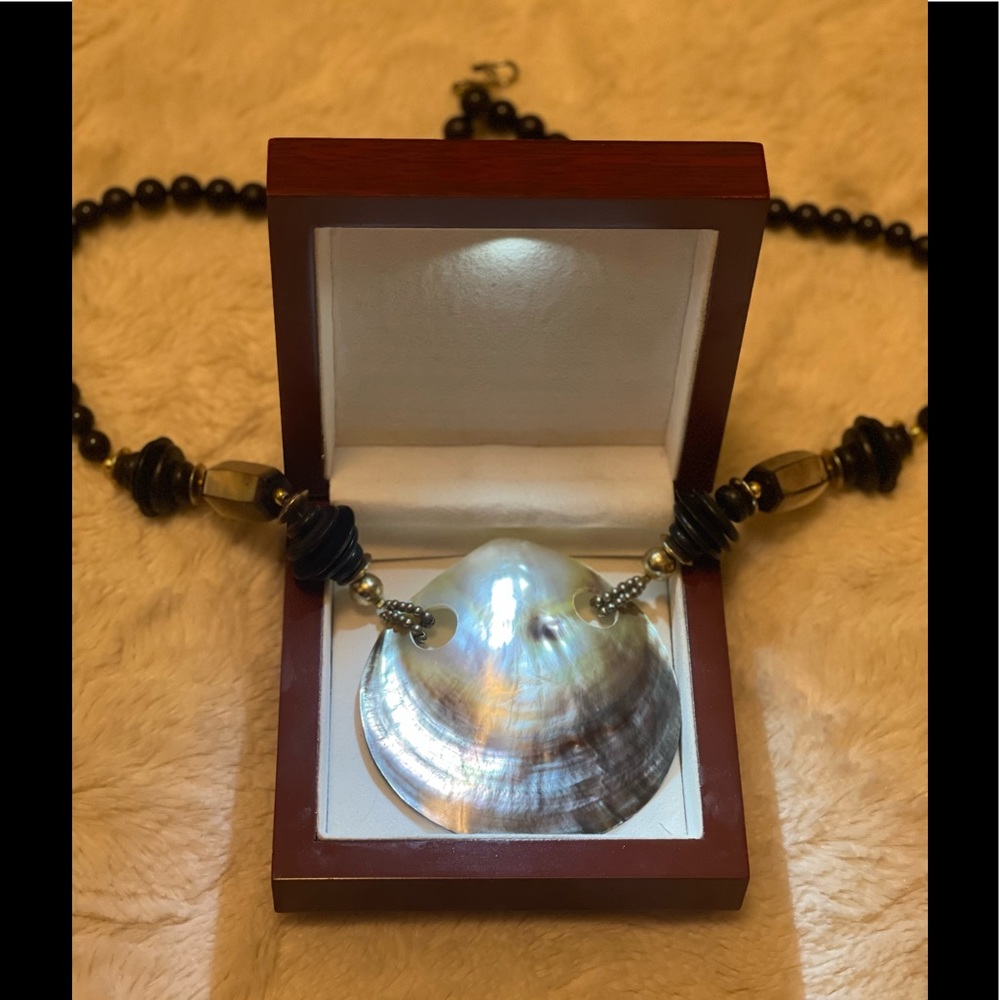 Classy Summer capers necklace